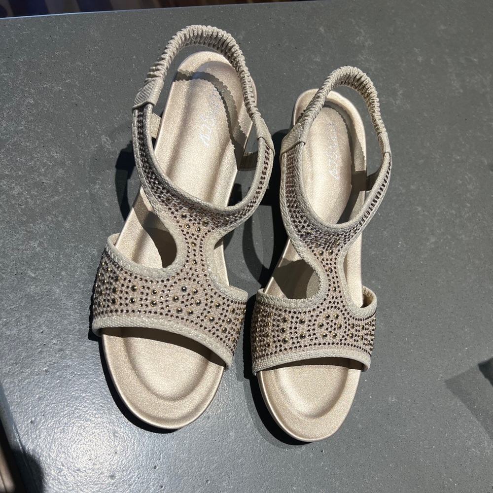 Sandals - Picture 1 of 3